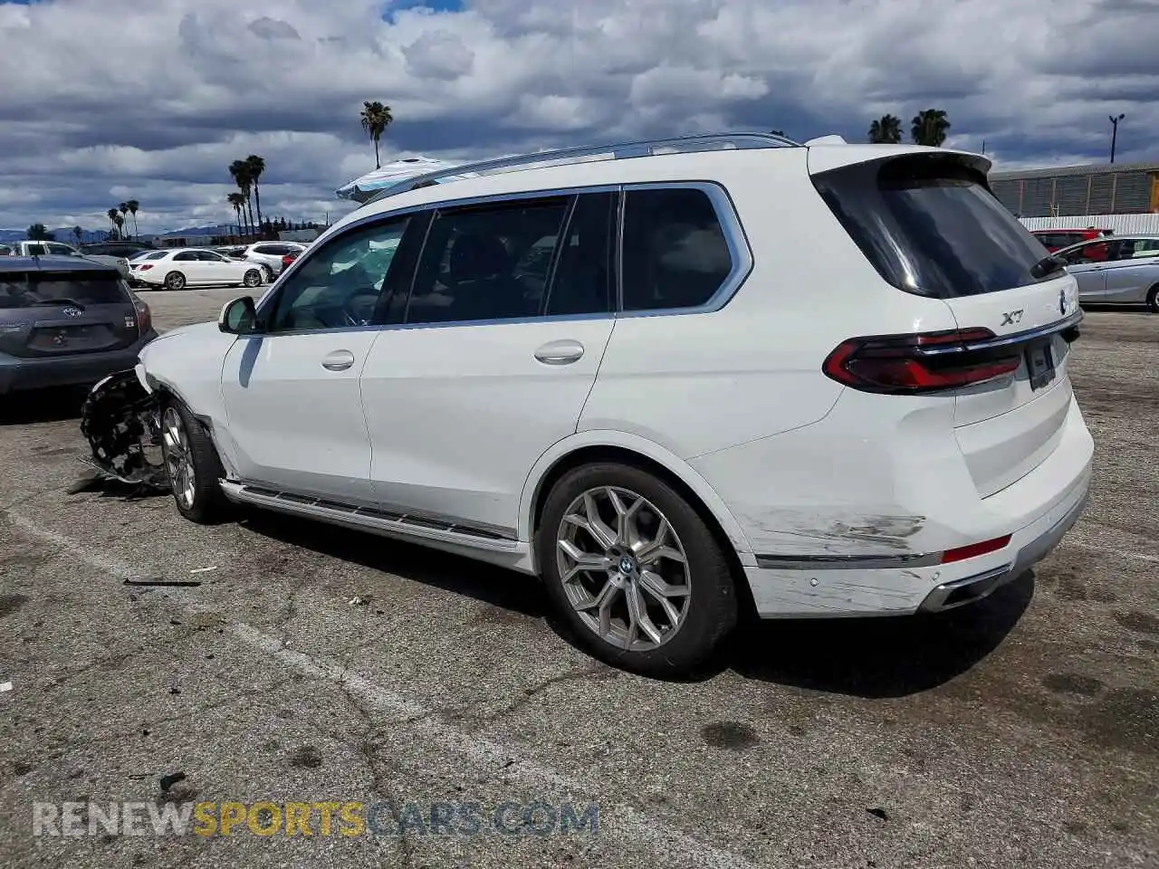 2 Photograph of a damaged car 5UX23EM00R9T80911 BMW X7 2024