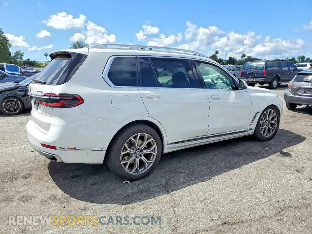 3 Photograph of a damaged car 5UX23EM00R9T80911 BMW X7 2024