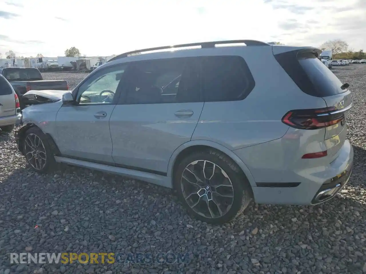 2 Photograph of a damaged car 5UX23EM00R9U51976 BMW X7 2024