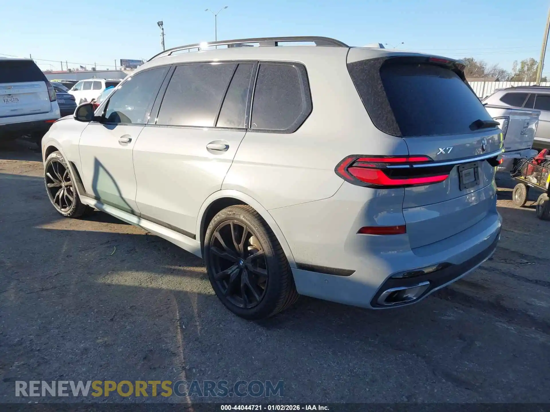 3 Photograph of a damaged car 5UX23EM00R9V56310 BMW X7 2024