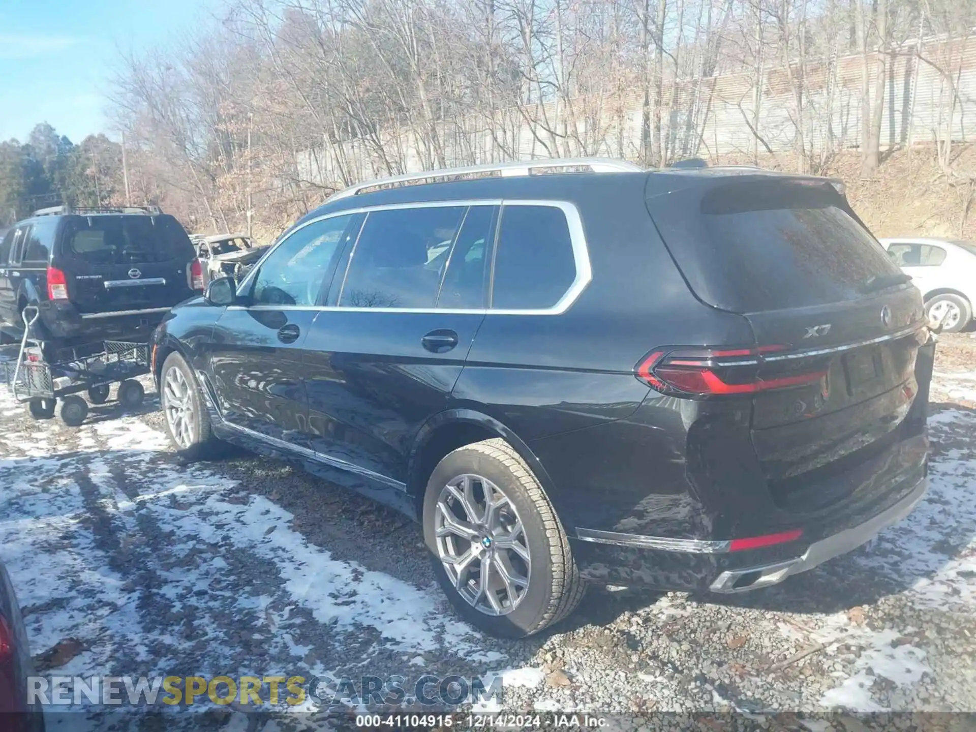 3 Photograph of a damaged car 5UX23EM01R9S62365 BMW X7 2024