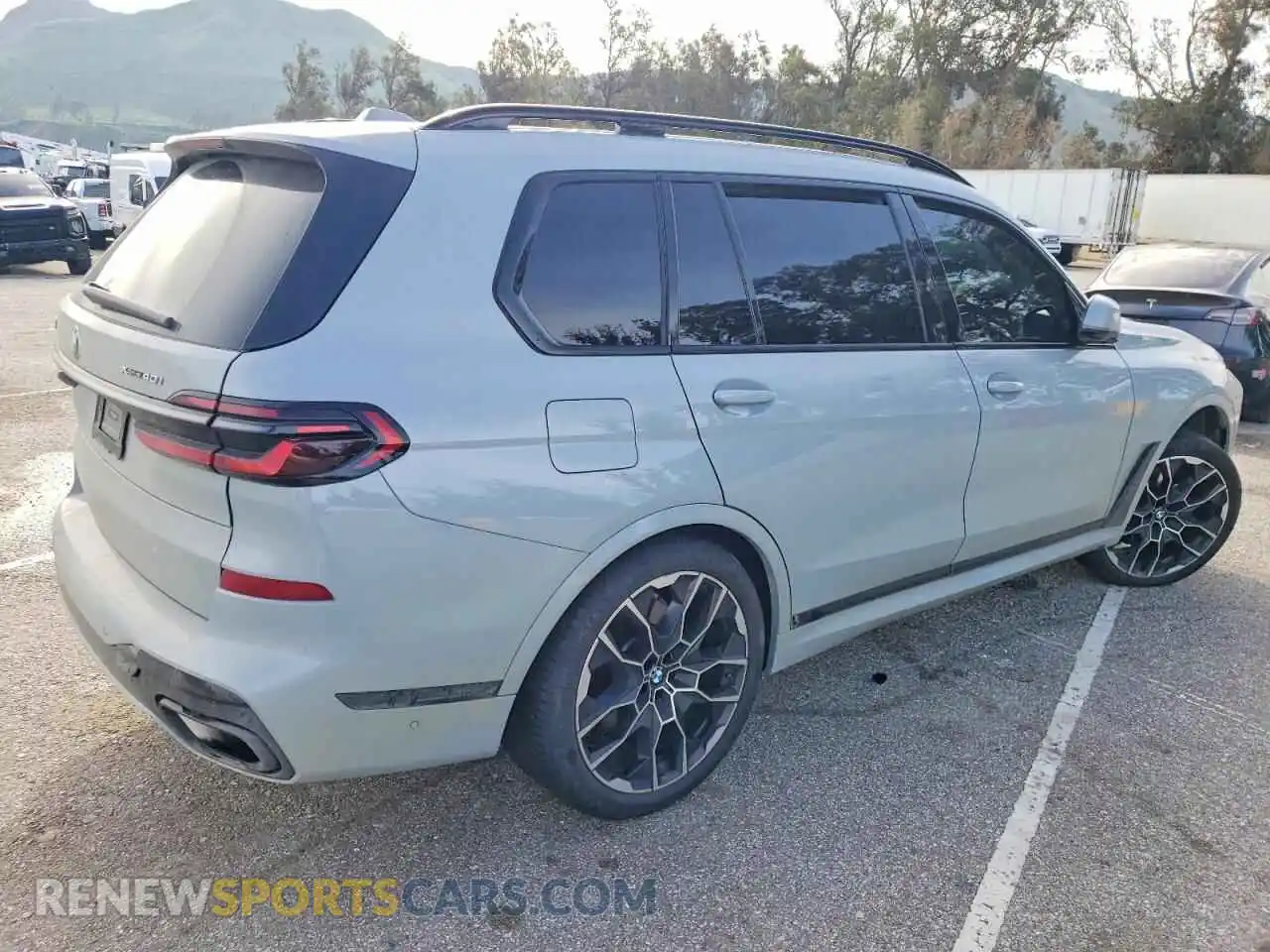 3 Photograph of a damaged car 5UX23EM01R9S94541 BMW X7 2024