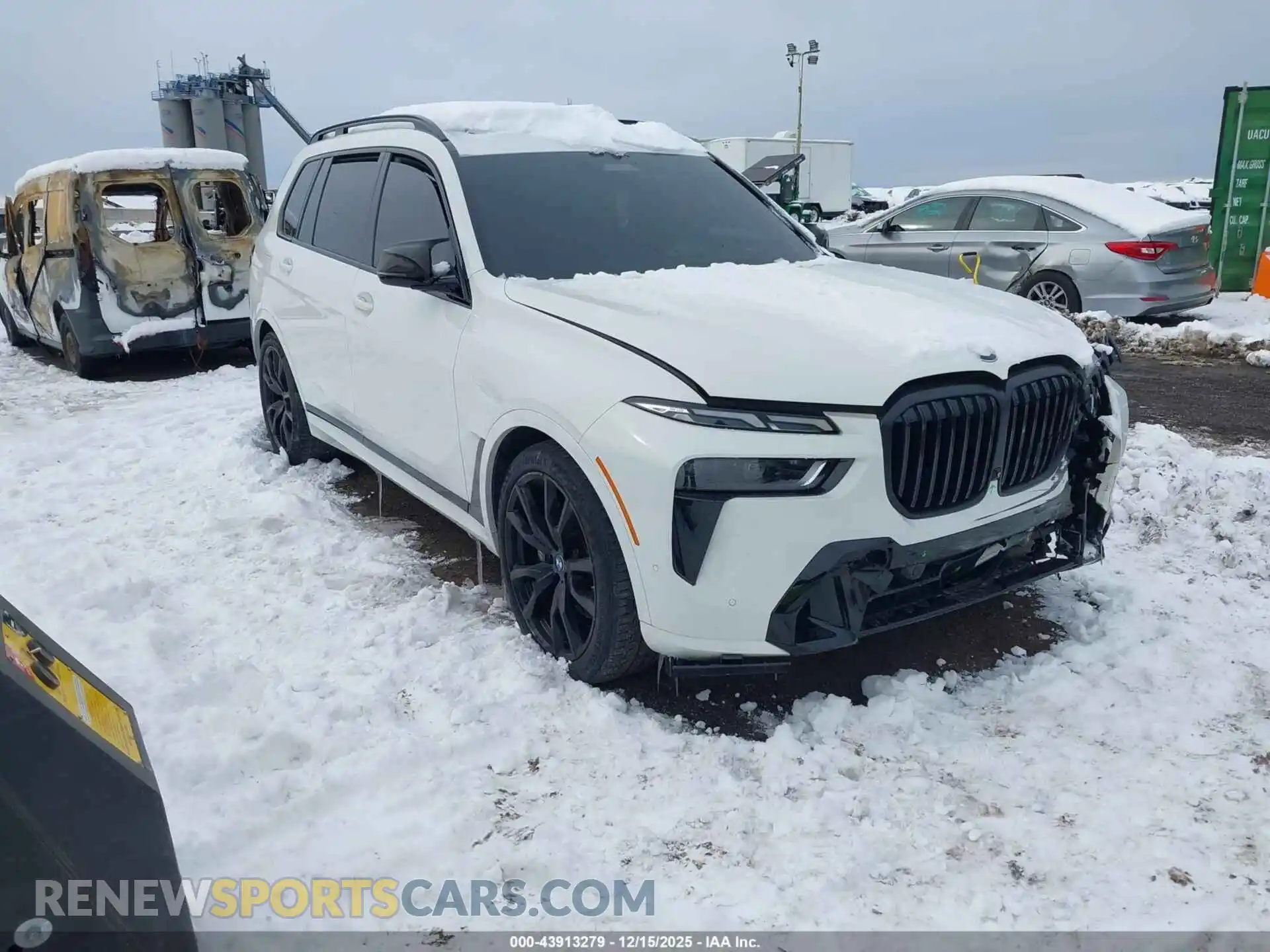1 Photograph of a damaged car 5UX23EM01R9T09989 BMW X7 2024