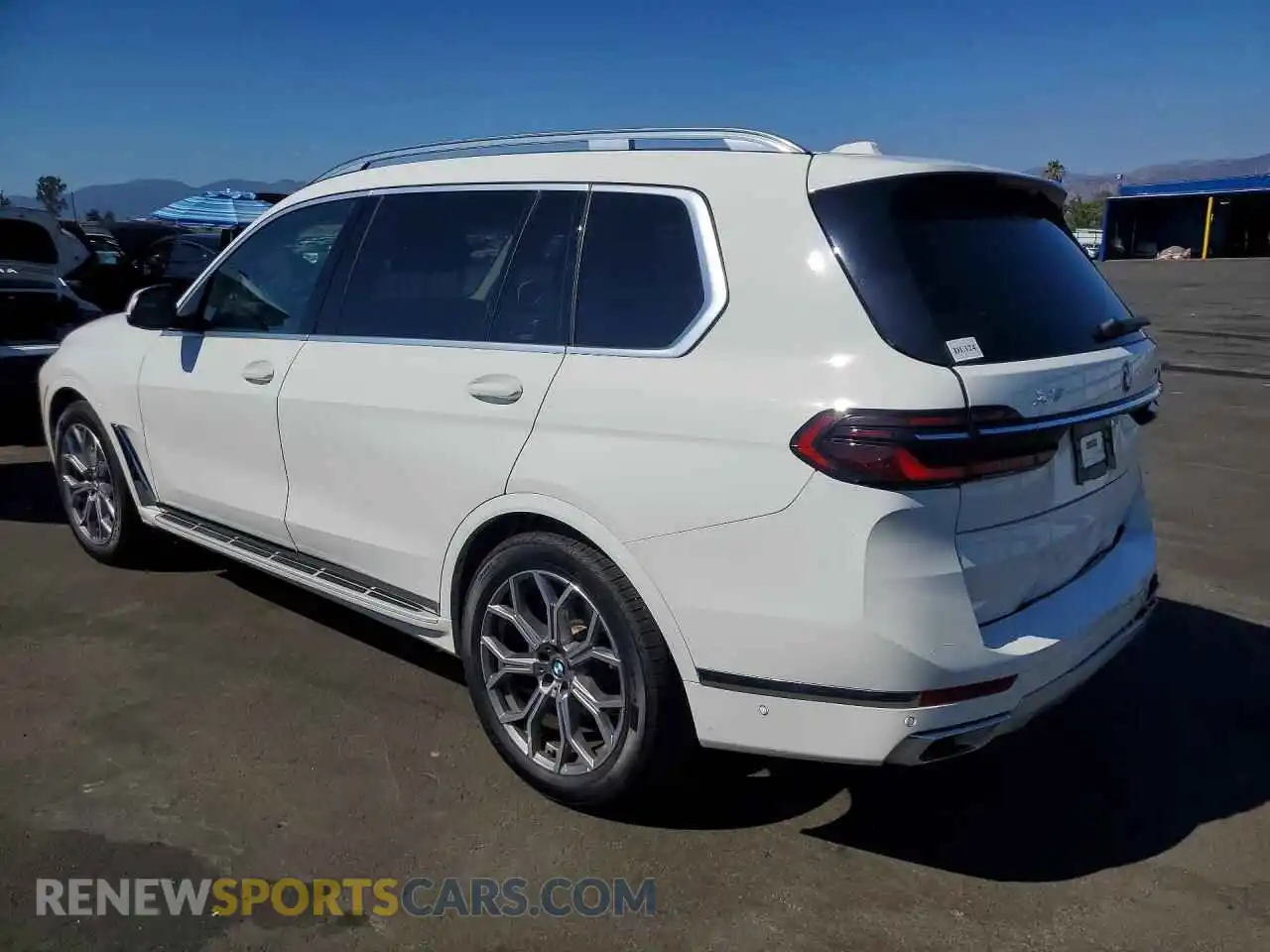 2 Фотография поврежденного автомобиля 5UX23EM01R9T68413 BMW X7 2024