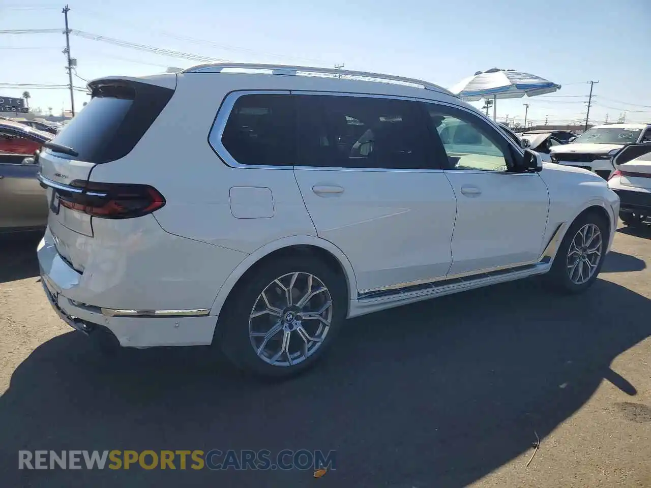 3 Фотография поврежденного автомобиля 5UX23EM01R9T68413 BMW X7 2024
