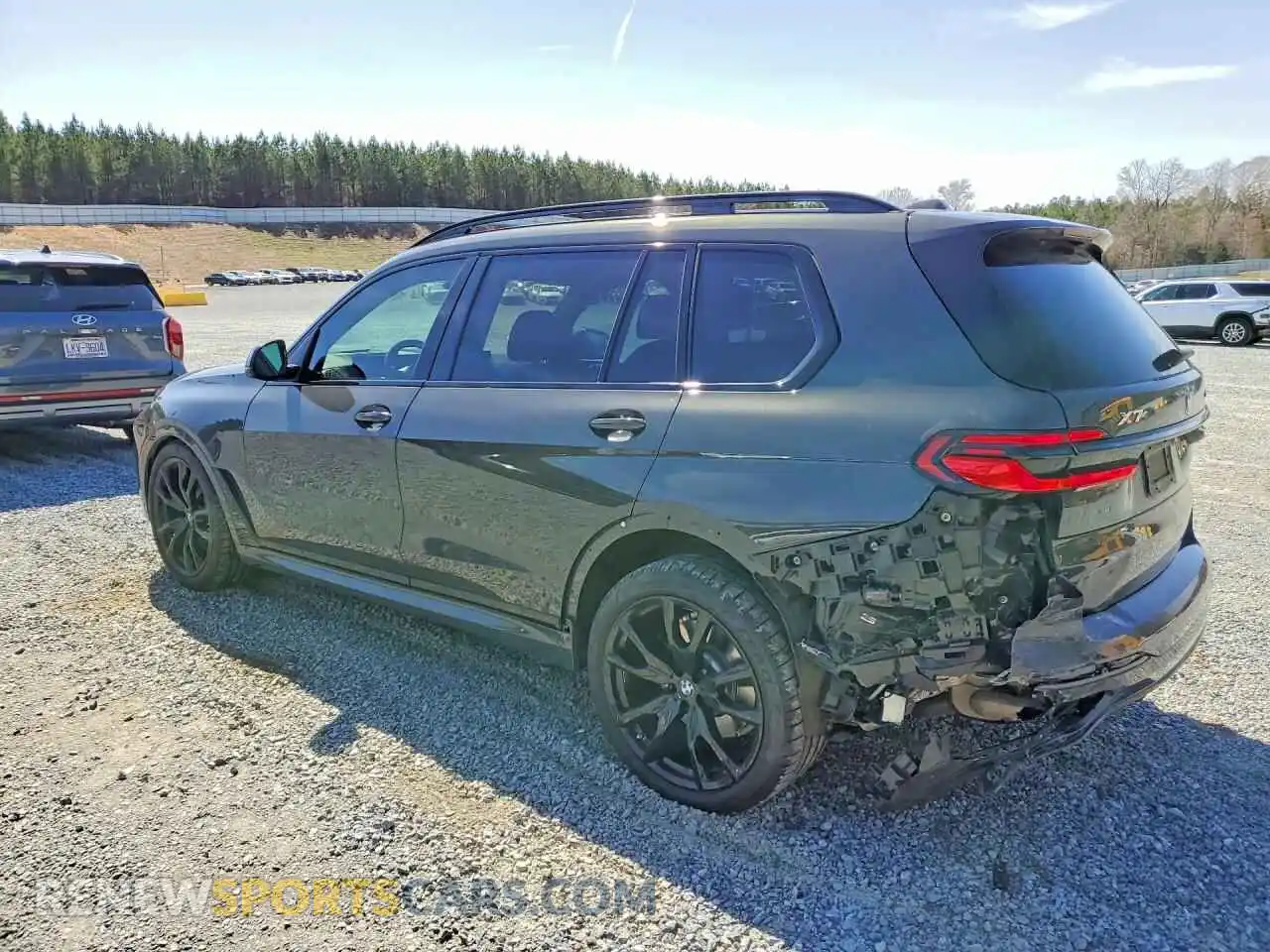 2 Photograph of a damaged car 5UX23EM01R9U39738 BMW X7 2024