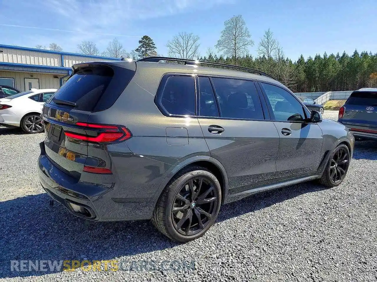 3 Photograph of a damaged car 5UX23EM01R9U39738 BMW X7 2024