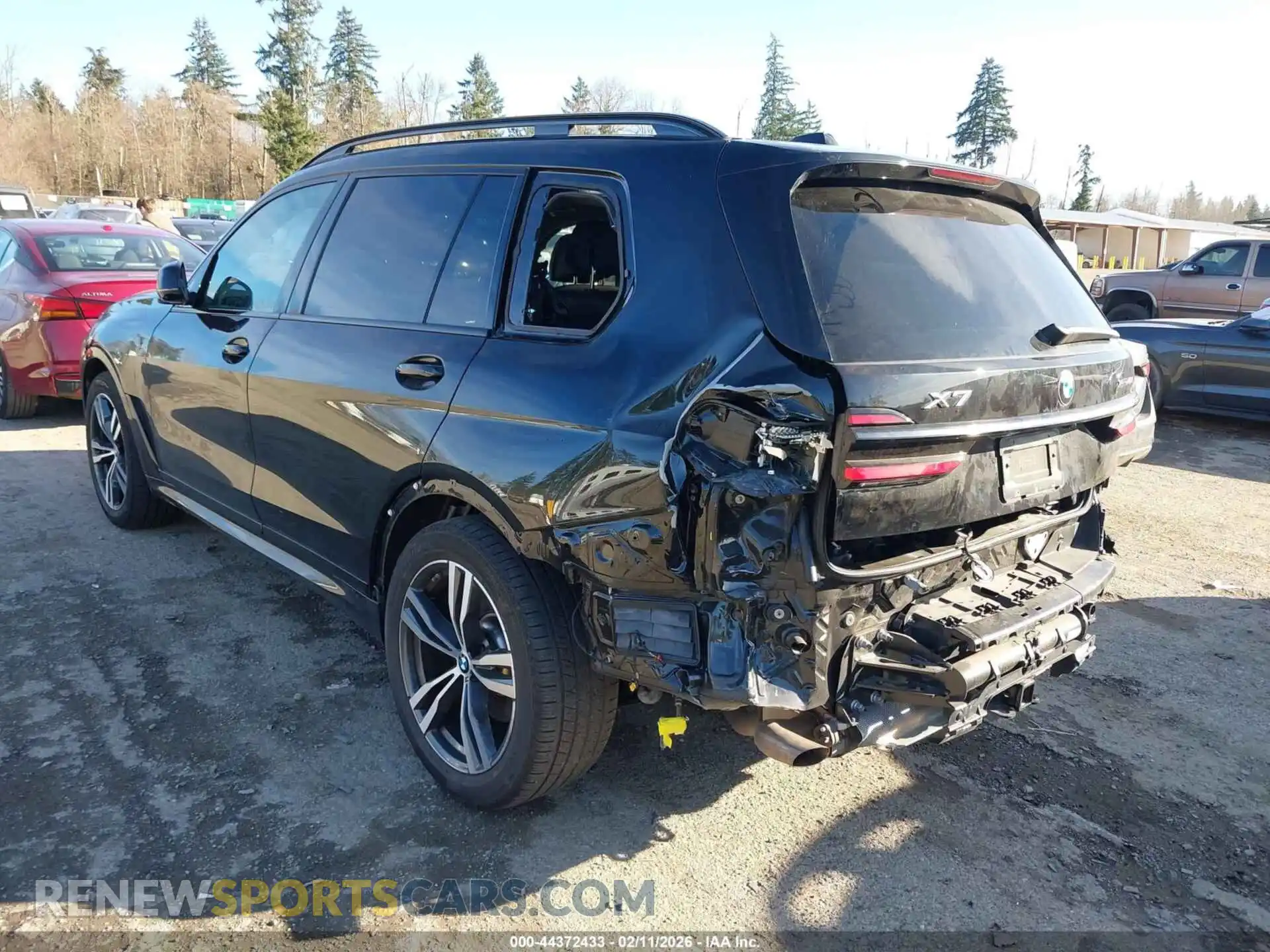 3 Photograph of a damaged car 5UX23EM01R9V78400 BMW X7 2024