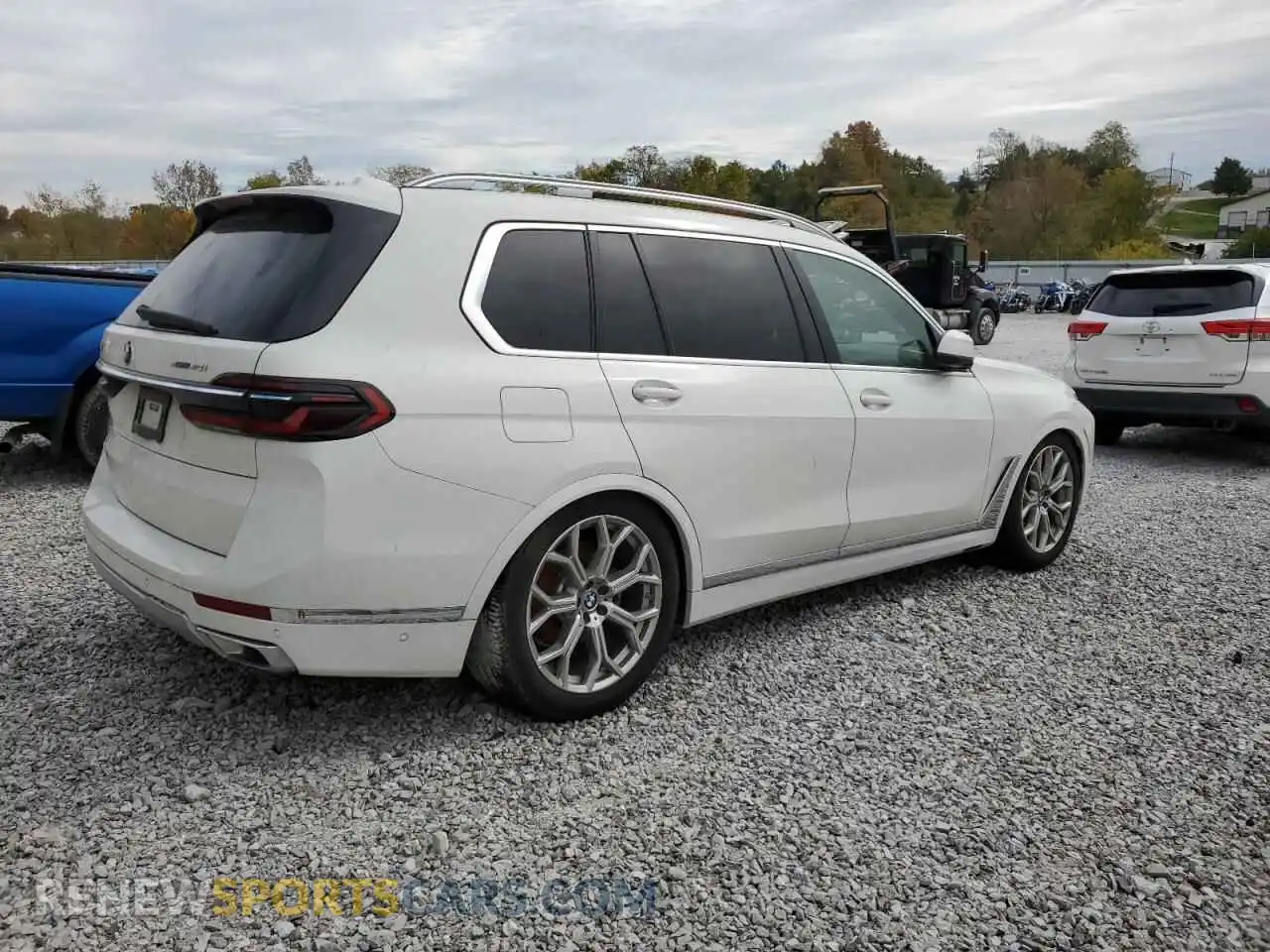 3 Photograph of a damaged car 5UX23EM02R9S50015 BMW X7 2024
