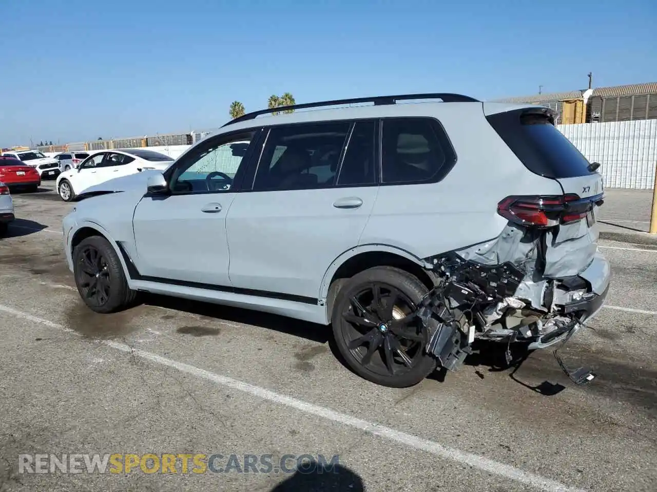2 Photograph of a damaged car 5UX23EM02R9U39201 BMW X7 2024