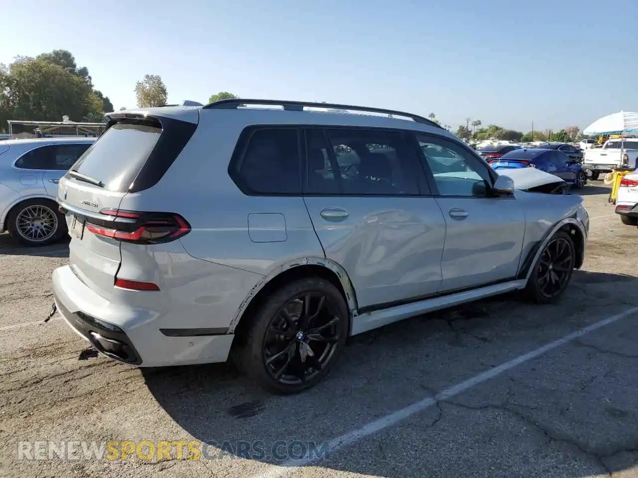 3 Photograph of a damaged car 5UX23EM02R9U39201 BMW X7 2024