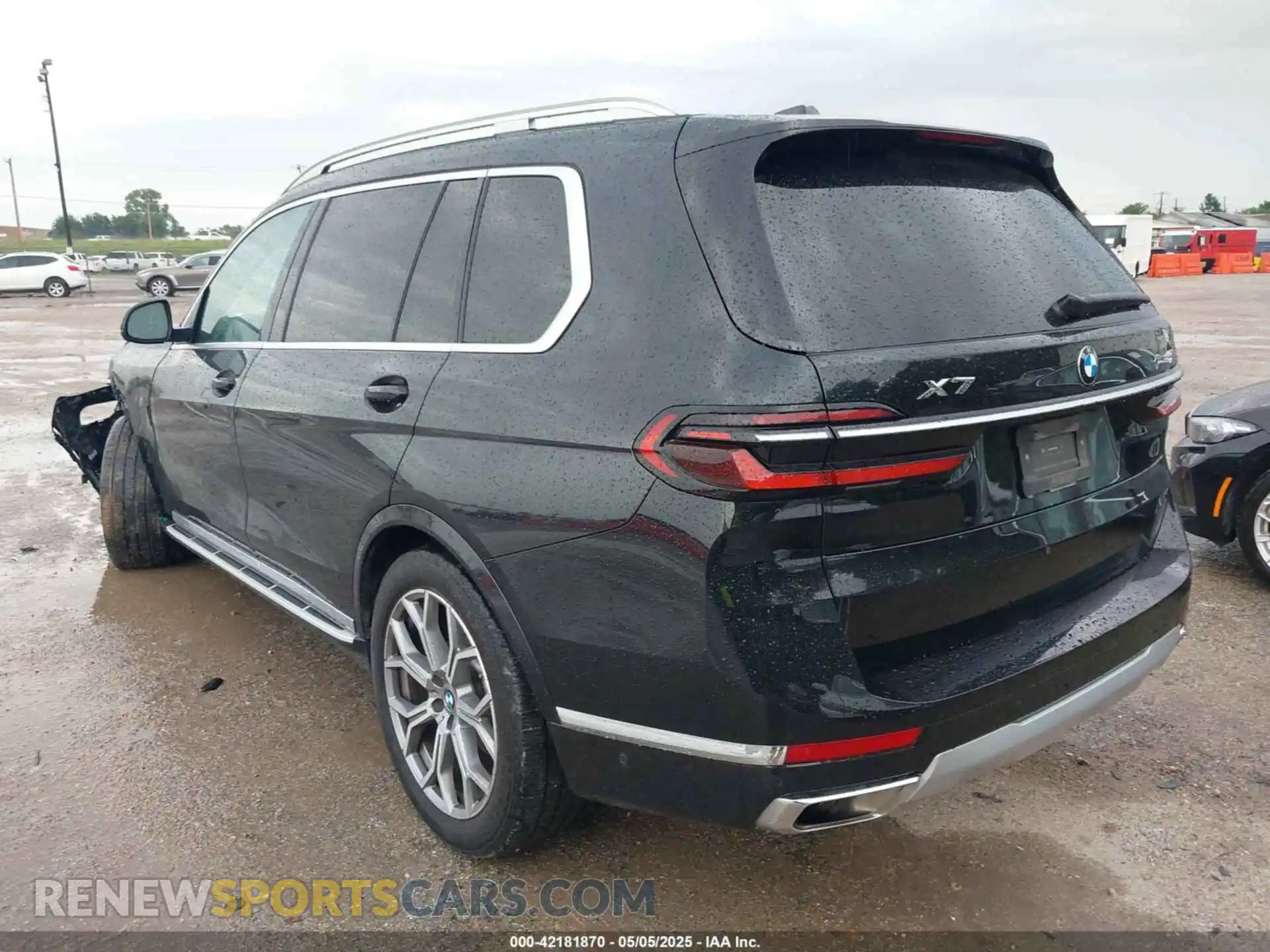 3 Photograph of a damaged car 5UX23EM02R9U56838 BMW X7 2024