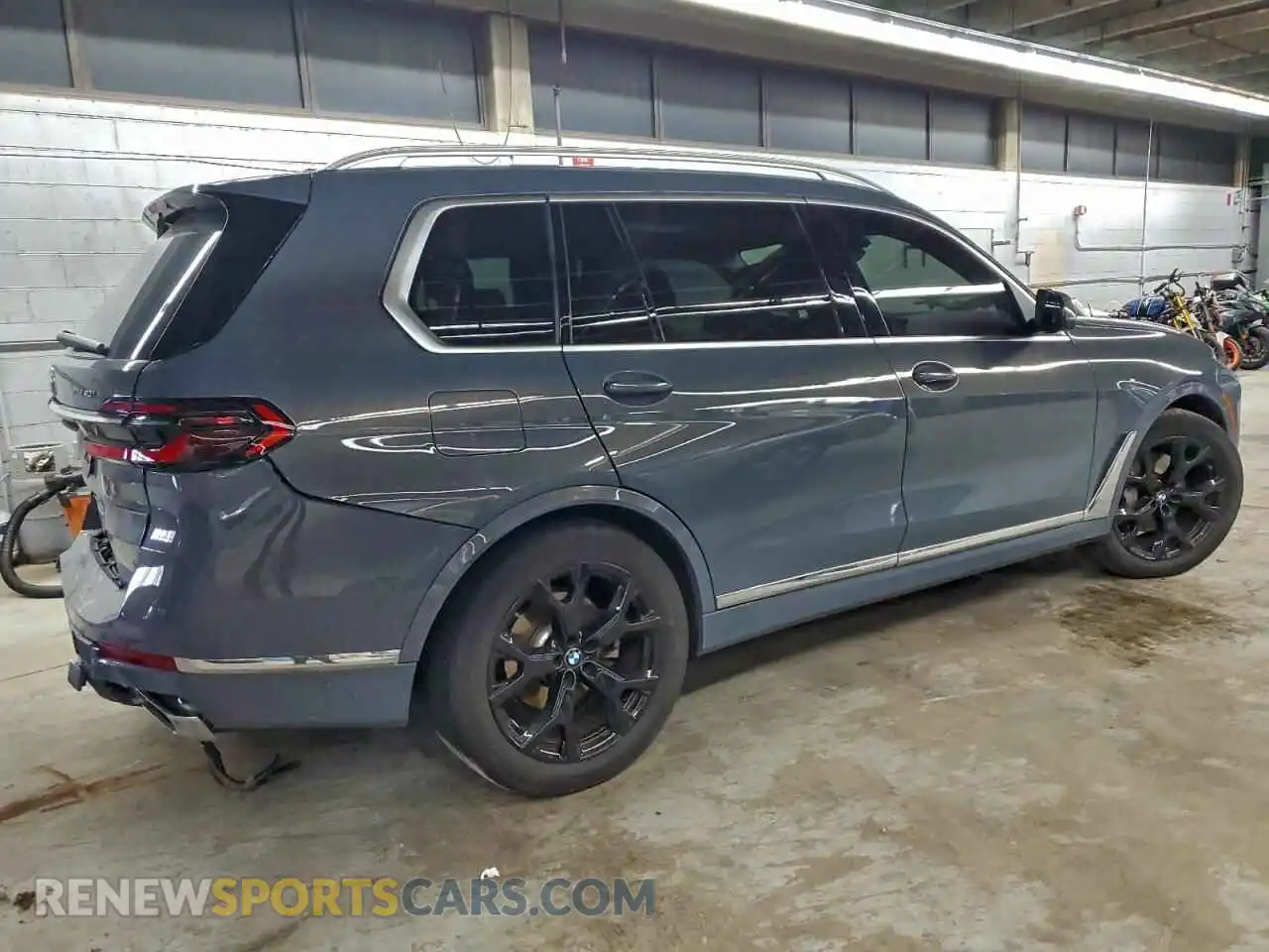 3 Photograph of a damaged car 5UX23EM02R9V75831 BMW X7 2024