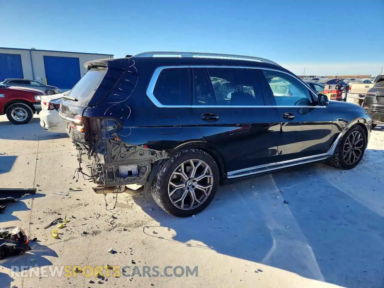 3 Photograph of a damaged car 5UX23EM02R9V84254 BMW X7 2024