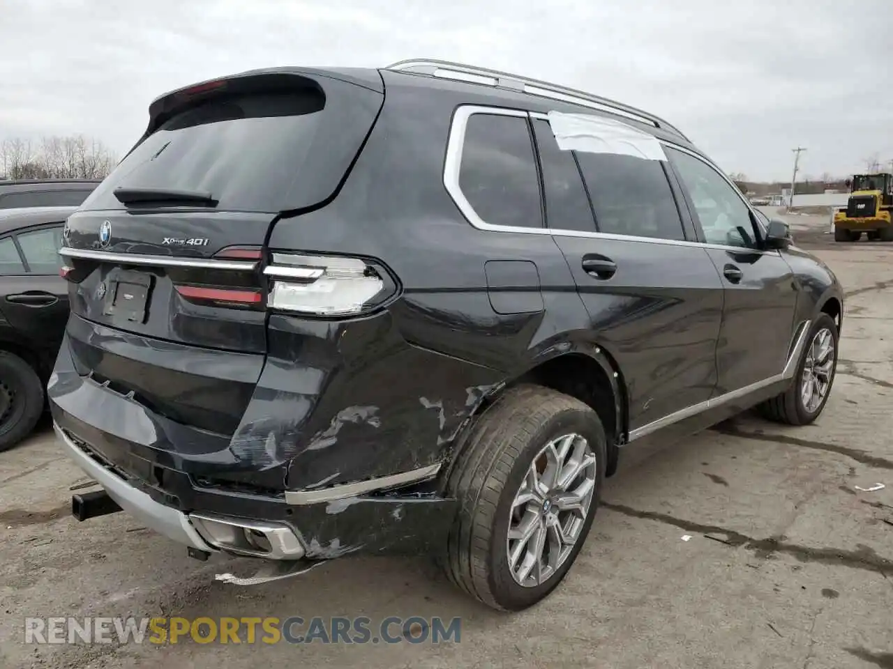 3 Photograph of a damaged car 5UX23EM03R9S17945 BMW X7 2024
