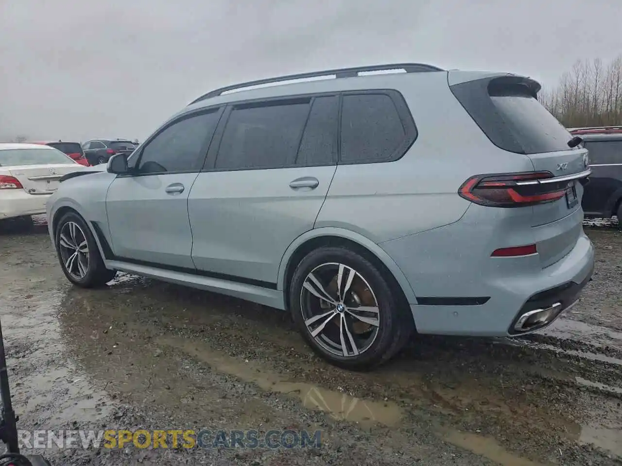 2 Photograph of a damaged car 5UX23EM03R9U12931 BMW X7 2024