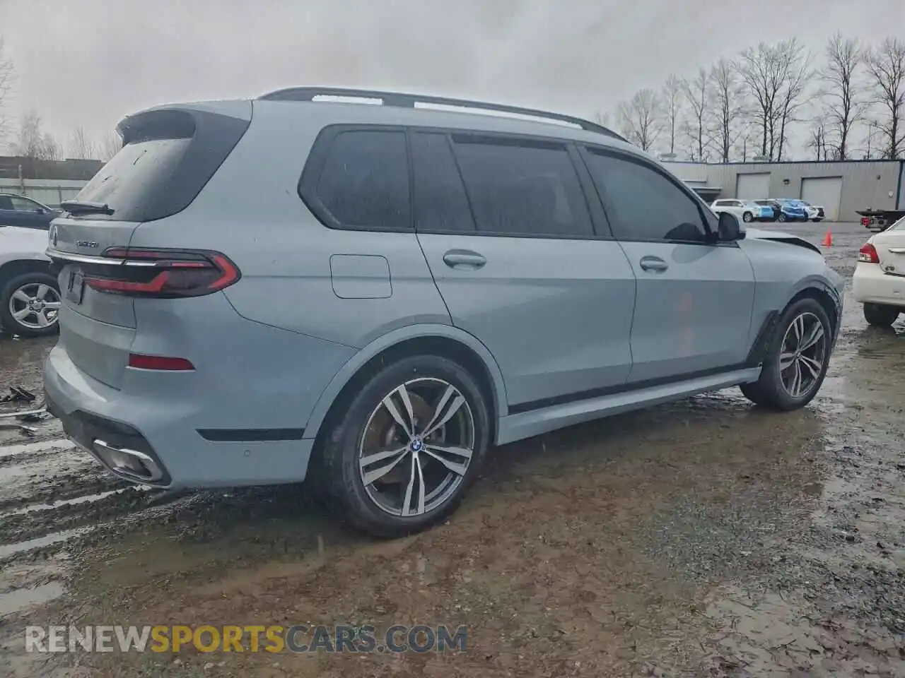 3 Photograph of a damaged car 5UX23EM03R9U12931 BMW X7 2024