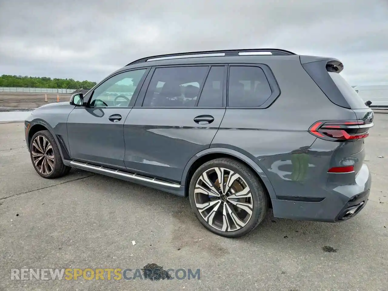 2 Фотография поврежденного автомобиля 5UX23EM03R9U30622 BMW X7 2024