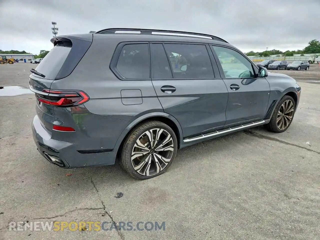 3 Фотография поврежденного автомобиля 5UX23EM03R9U30622 BMW X7 2024
