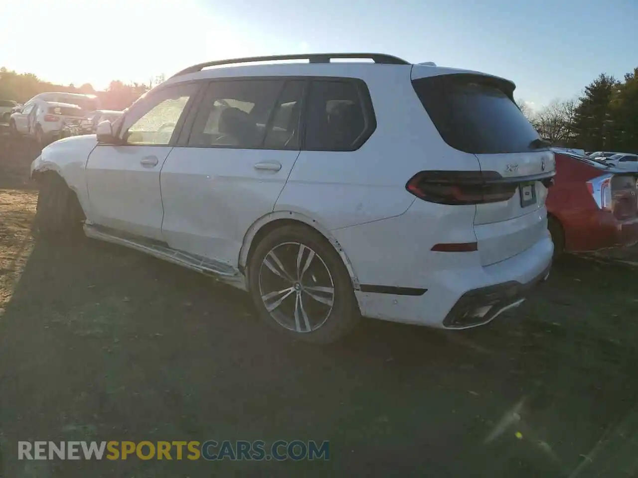 2 Photograph of a damaged car 5UX23EM03R9U48988 BMW X7 2024