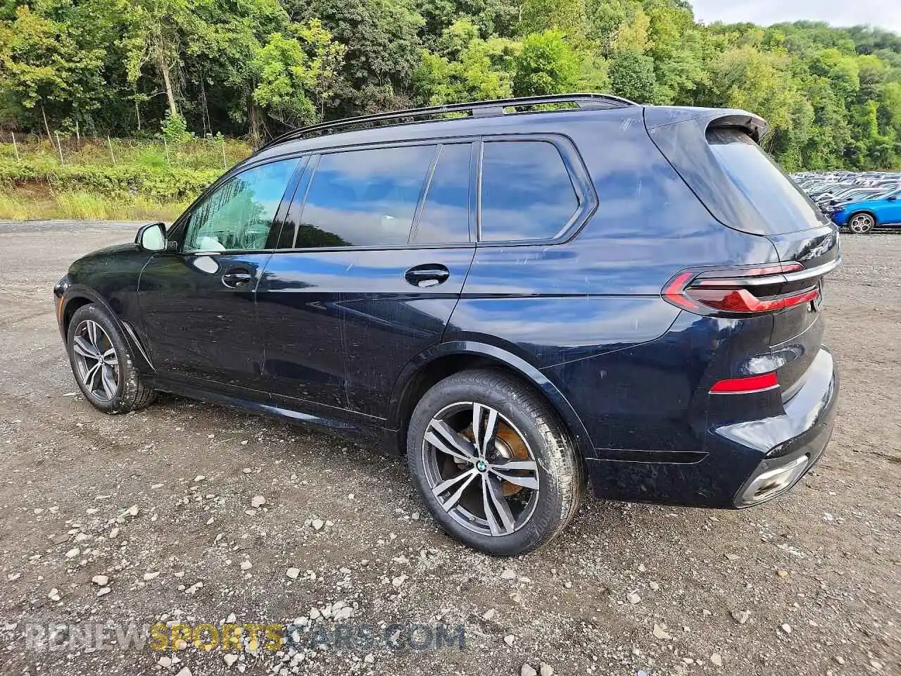 2 Photograph of a damaged car 5UX23EM03R9U66181 BMW X7 2024