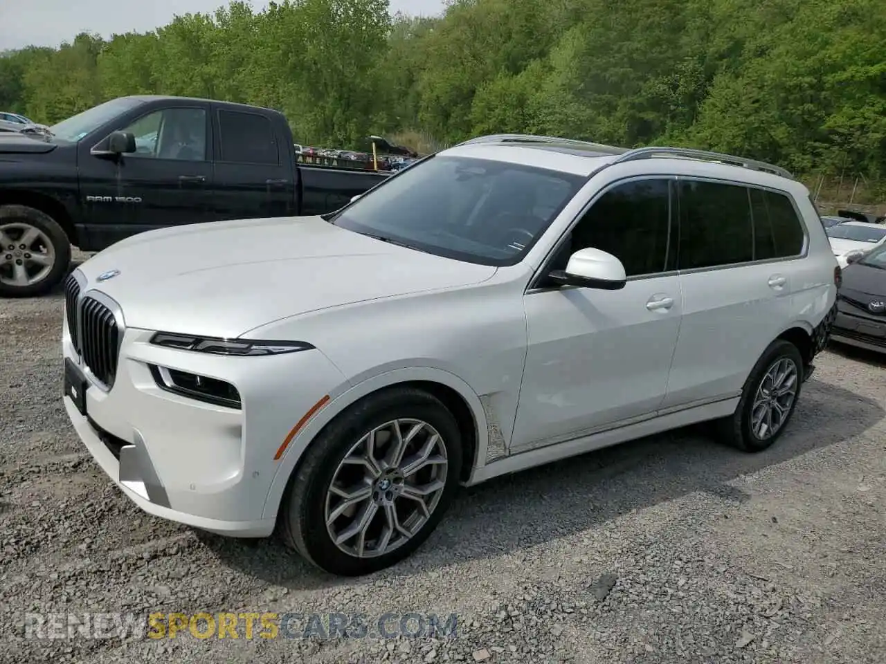 1 Photograph of a damaged car 5UX23EM03R9U92778 BMW X7 2024