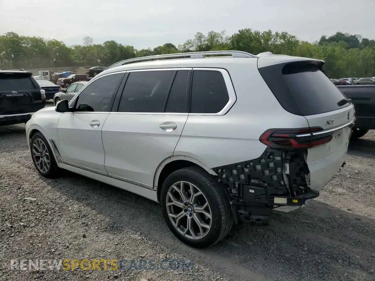 2 Photograph of a damaged car 5UX23EM03R9U92778 BMW X7 2024