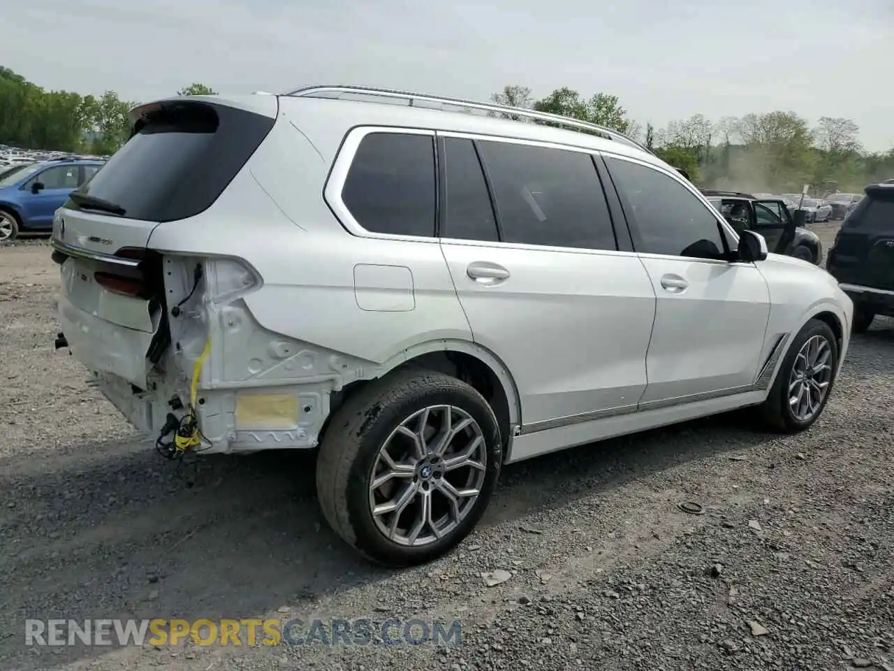 3 Photograph of a damaged car 5UX23EM03R9U92778 BMW X7 2024