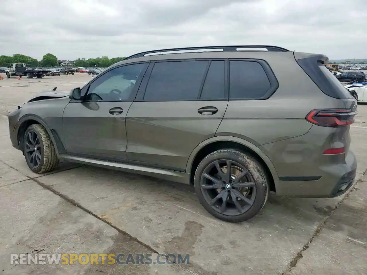 2 Photograph of a damaged car 5UX23EM03R9U96572 BMW X7 2024