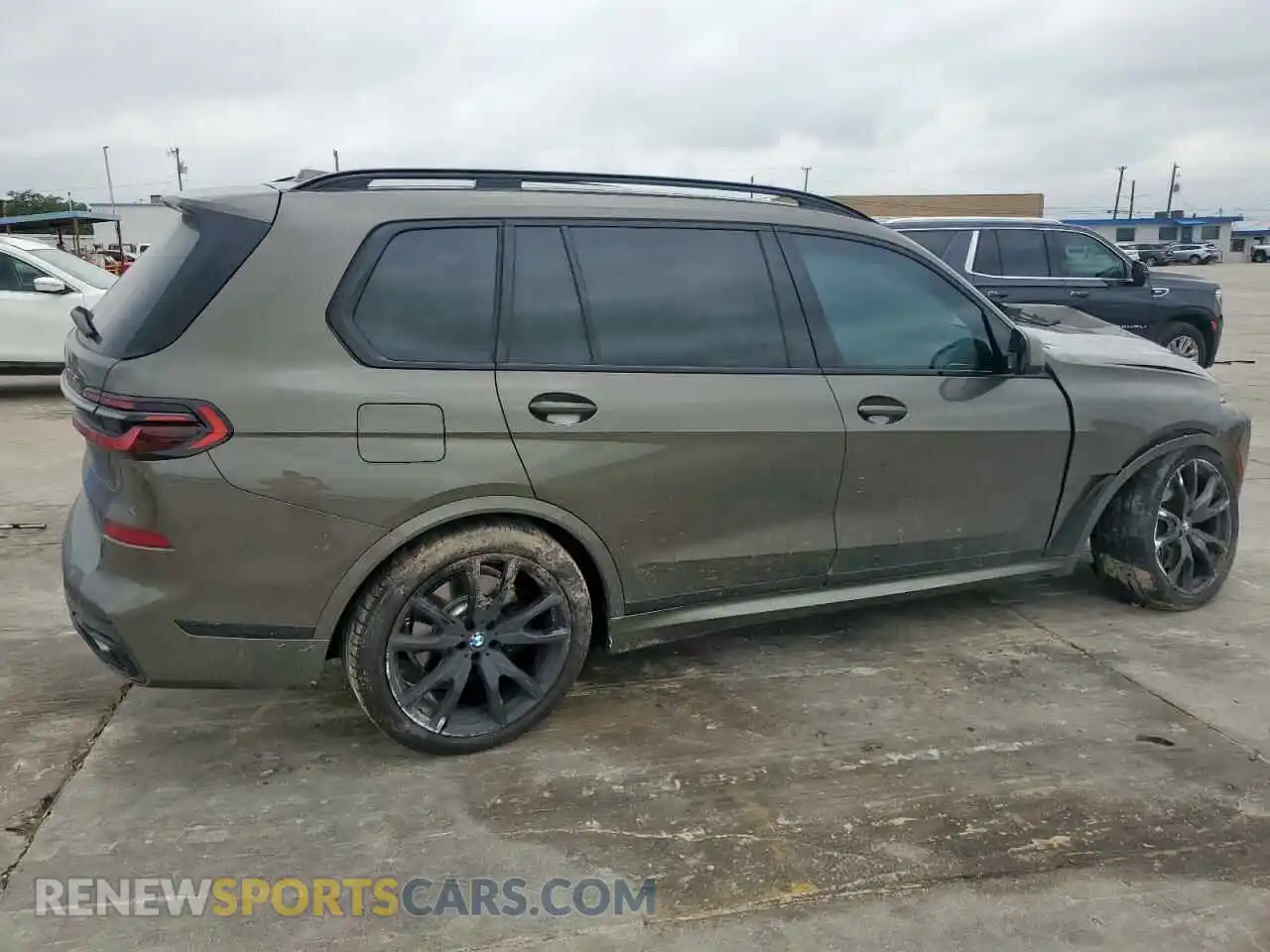 3 Photograph of a damaged car 5UX23EM03R9U96572 BMW X7 2024