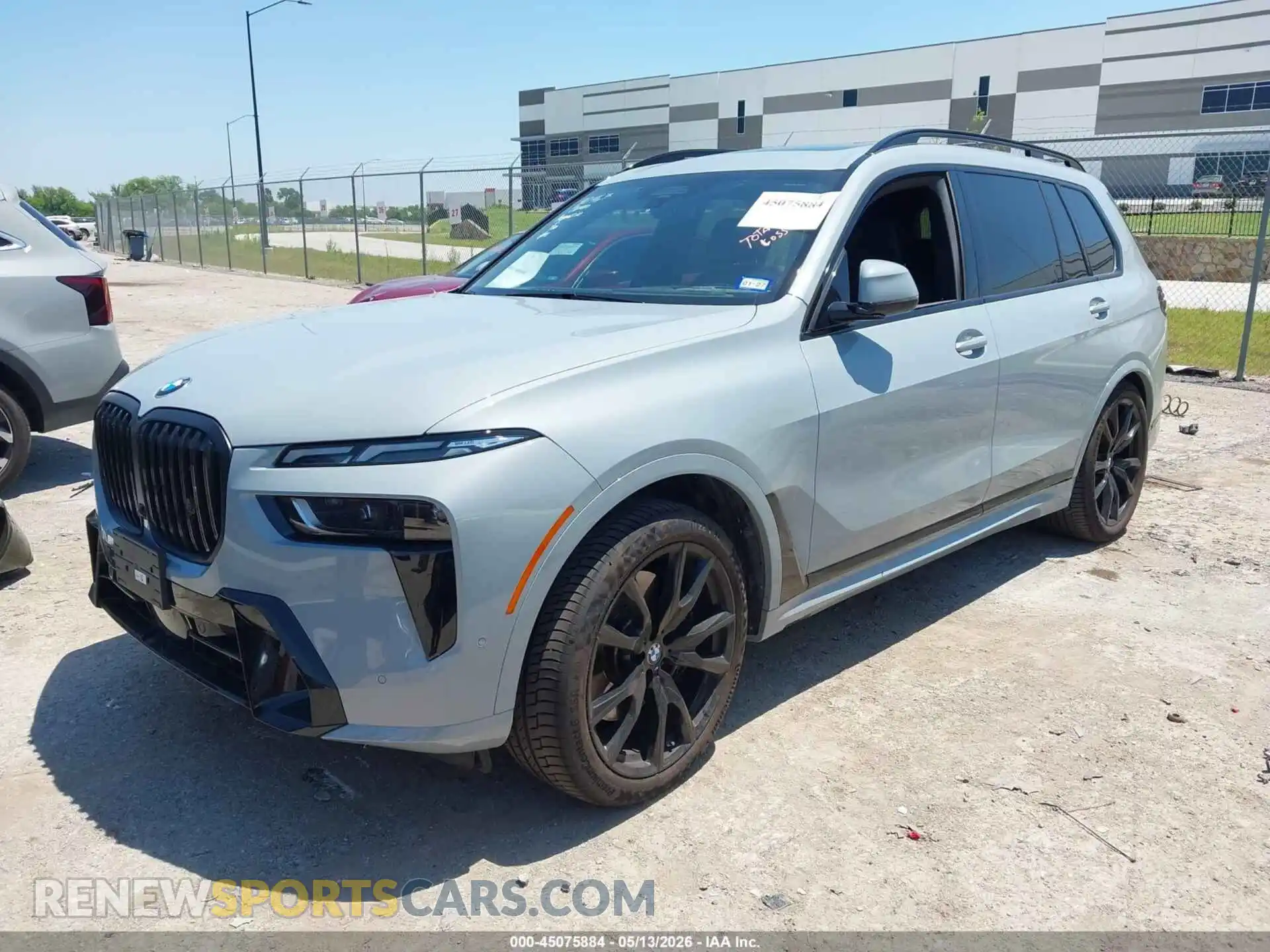 2 Фотография поврежденного автомобиля 5UX23EM03R9V45818 BMW X7 2024