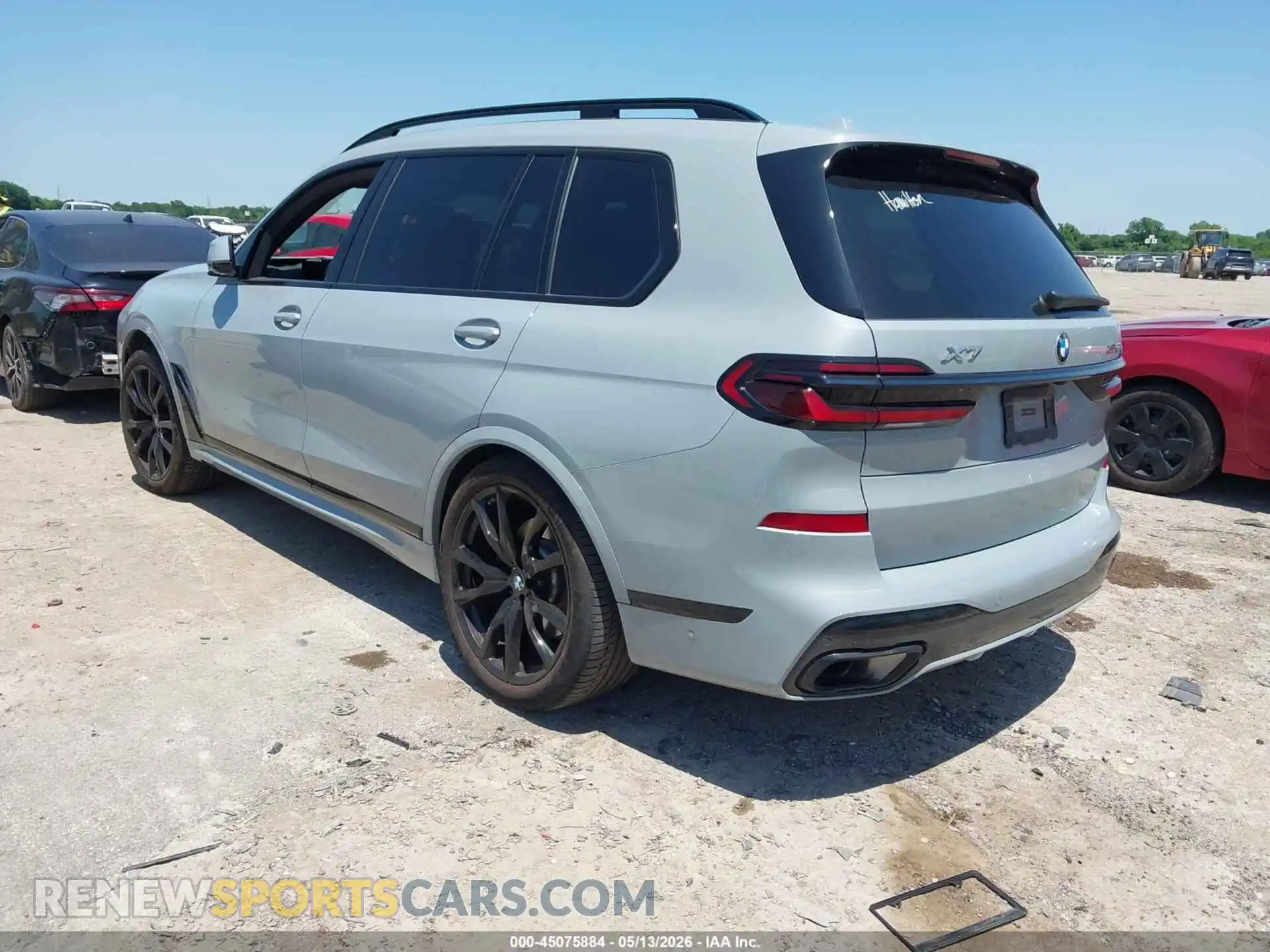 3 Фотография поврежденного автомобиля 5UX23EM03R9V45818 BMW X7 2024