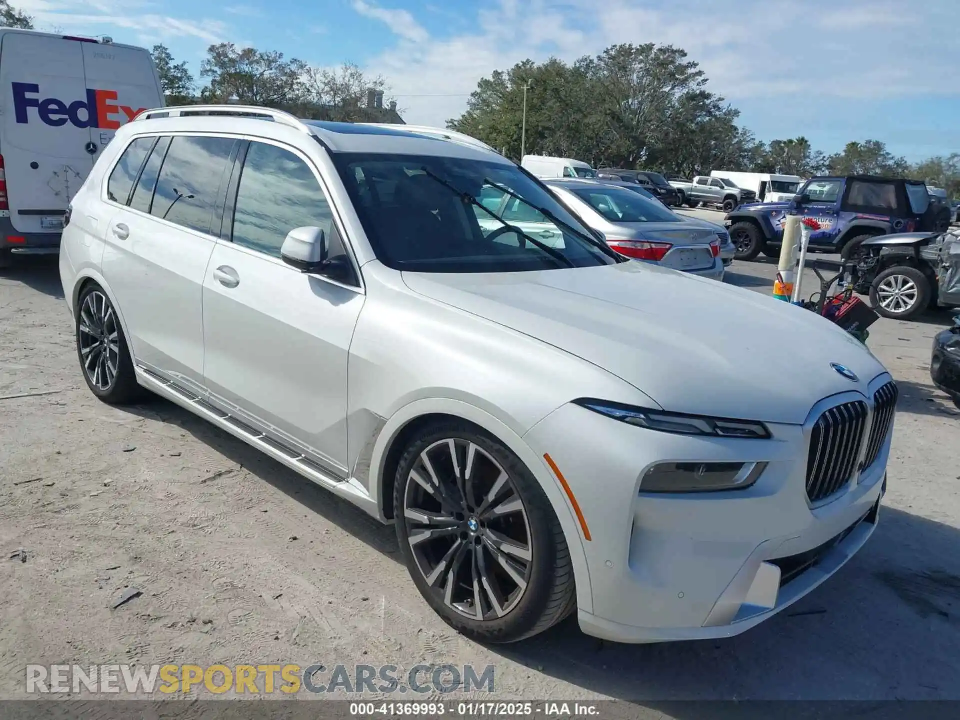 1 Photograph of a damaged car 5UX23EM03R9V69407 BMW X7 2024