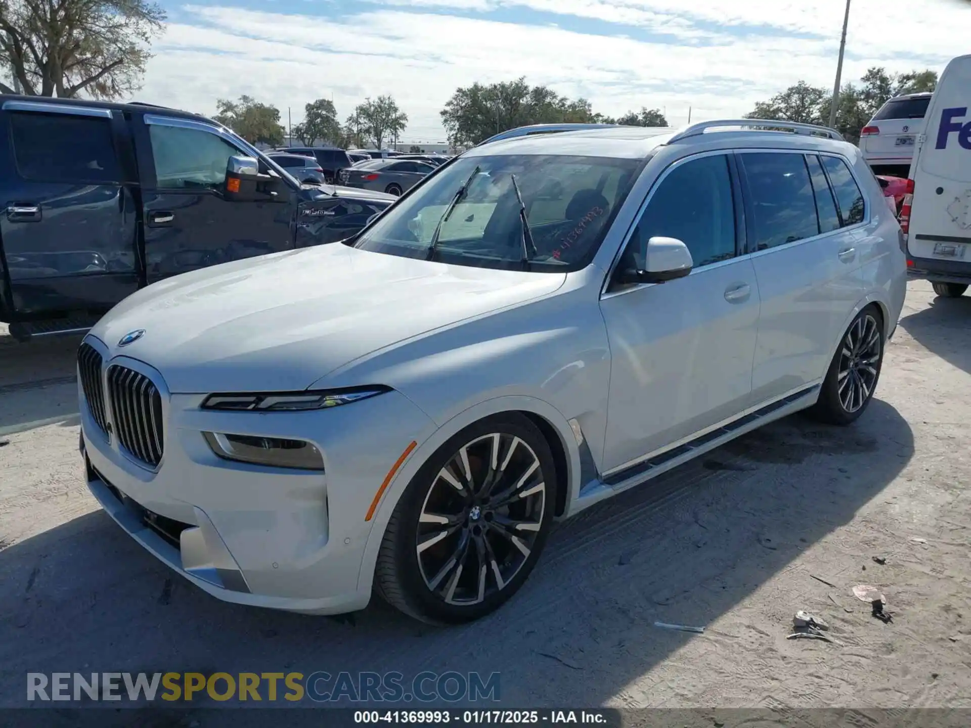 2 Photograph of a damaged car 5UX23EM03R9V69407 BMW X7 2024