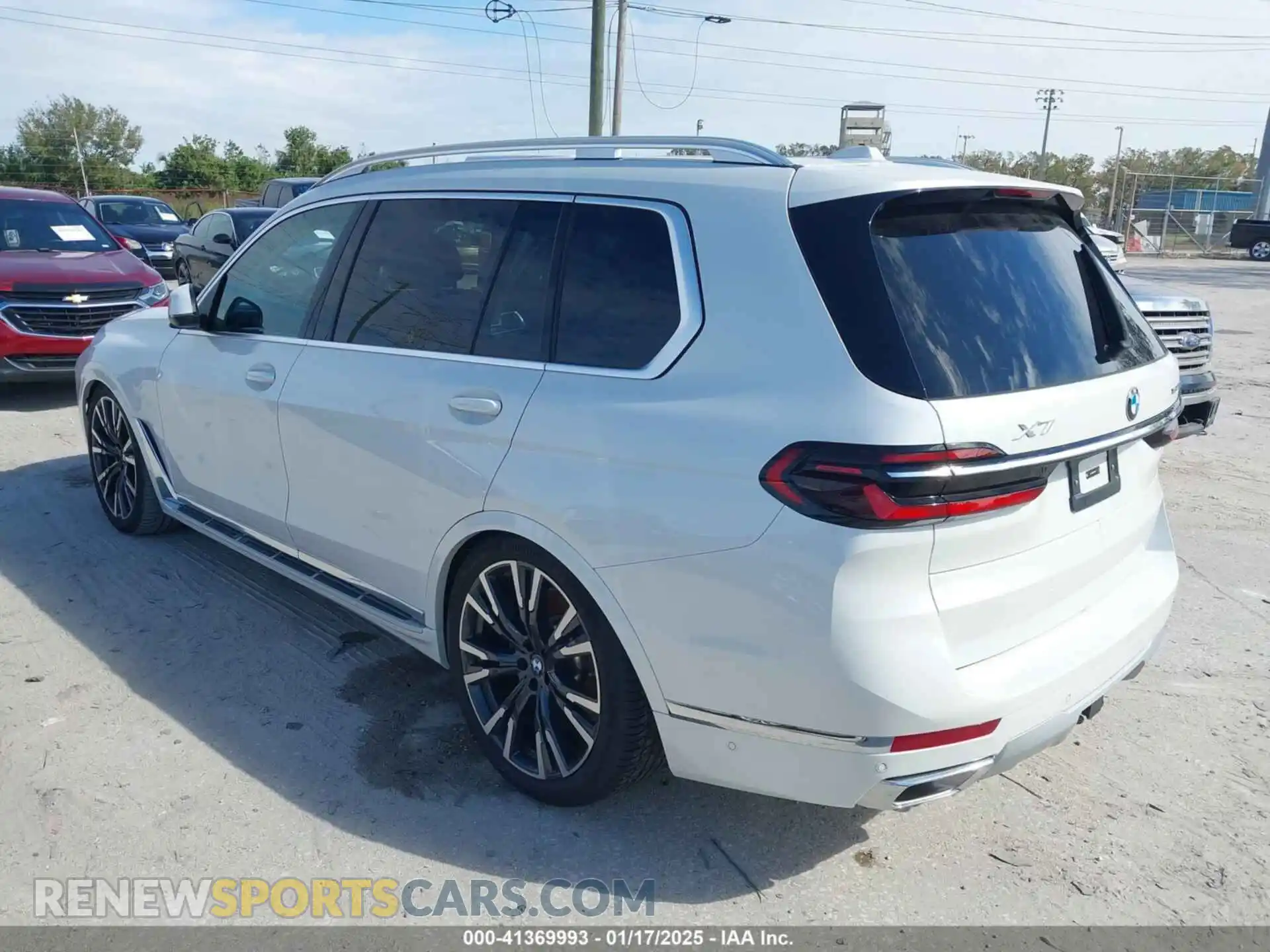 3 Photograph of a damaged car 5UX23EM03R9V69407 BMW X7 2024