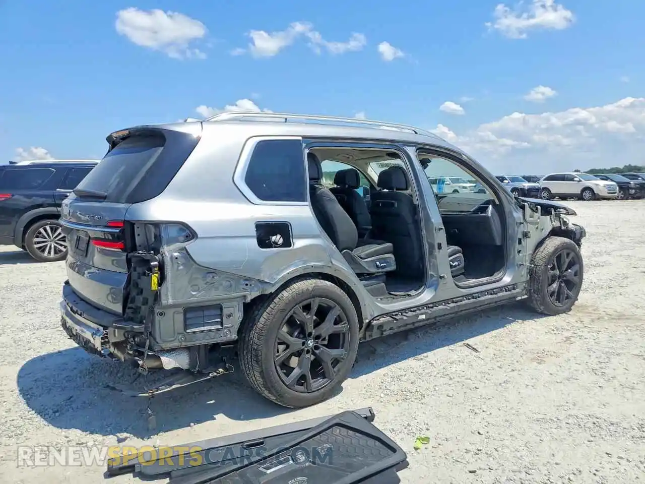 3 Photograph of a damaged car 5UX23EM03R9V72744 BMW X7 2024