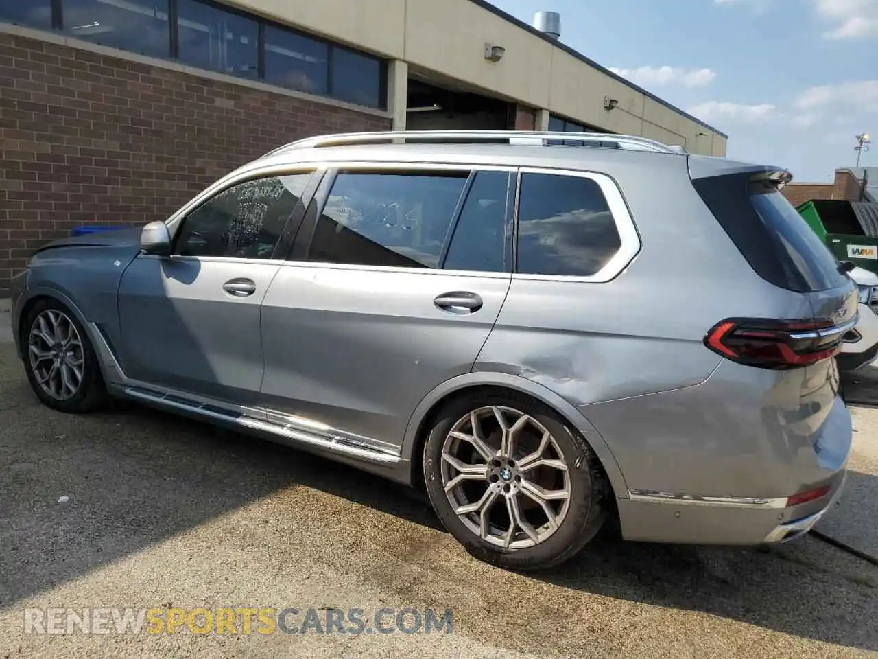 2 Photograph of a damaged car 5UX23EM03R9V89009 BMW X7 2024