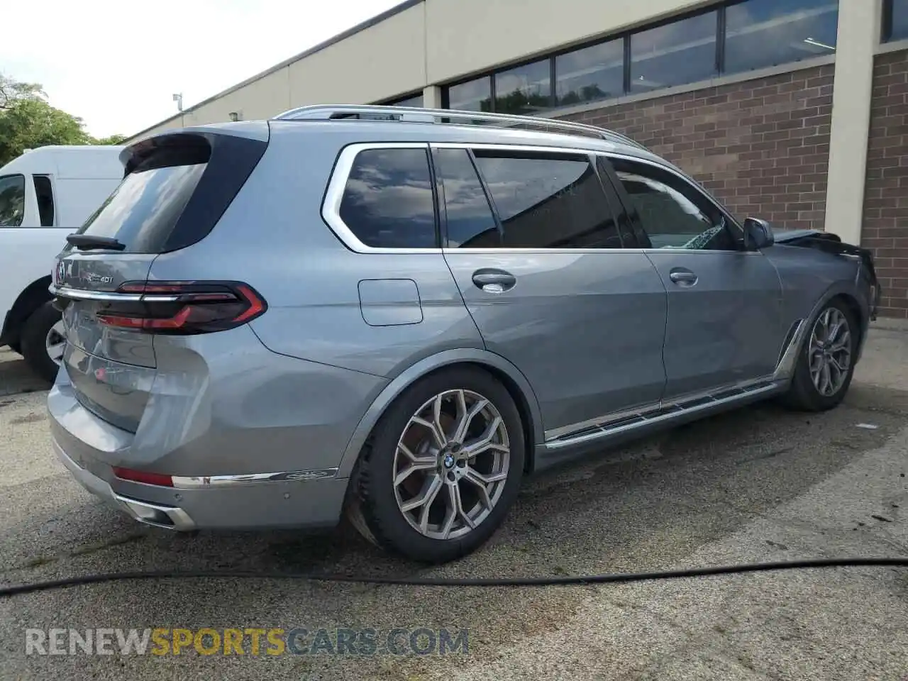 3 Photograph of a damaged car 5UX23EM03R9V89009 BMW X7 2024