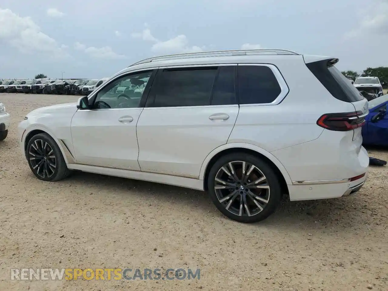 2 Photograph of a damaged car 5UX23EM04R9S33099 BMW X7 2024