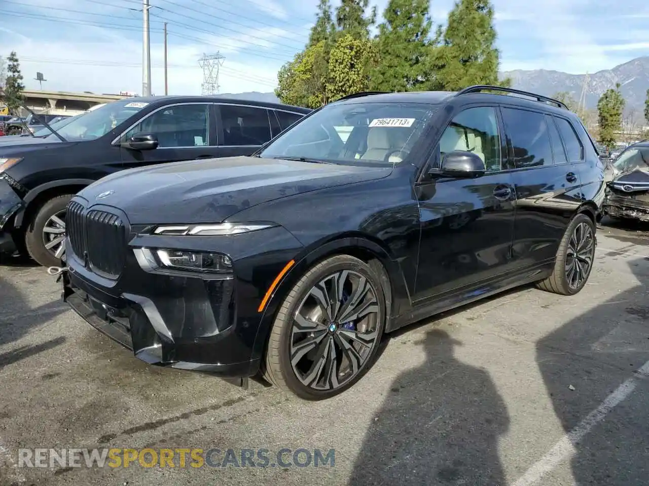 1 Фотография поврежденного автомобиля 5UX23EM04R9T27516 BMW X7 2024