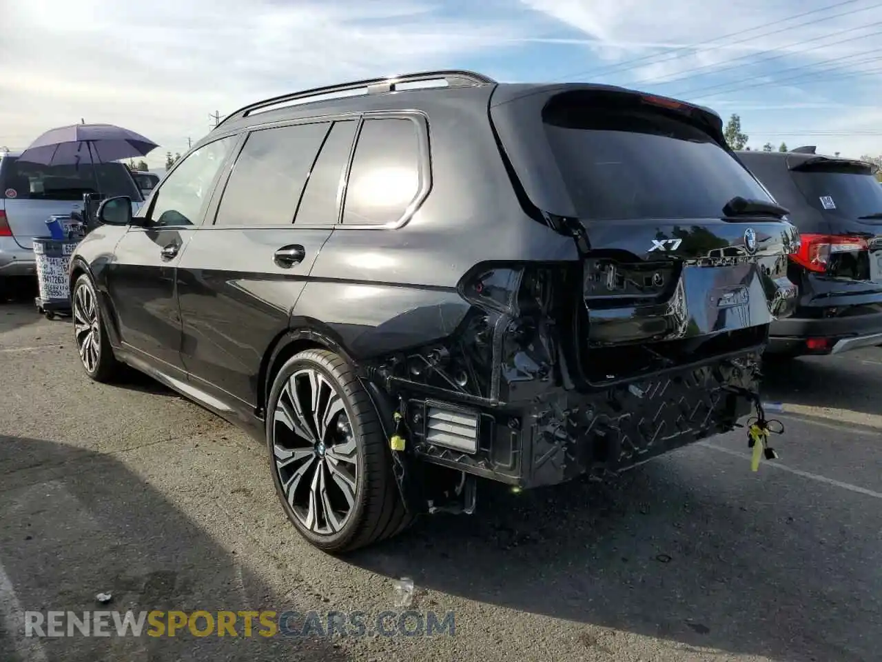 2 Фотография поврежденного автомобиля 5UX23EM04R9T27516 BMW X7 2024