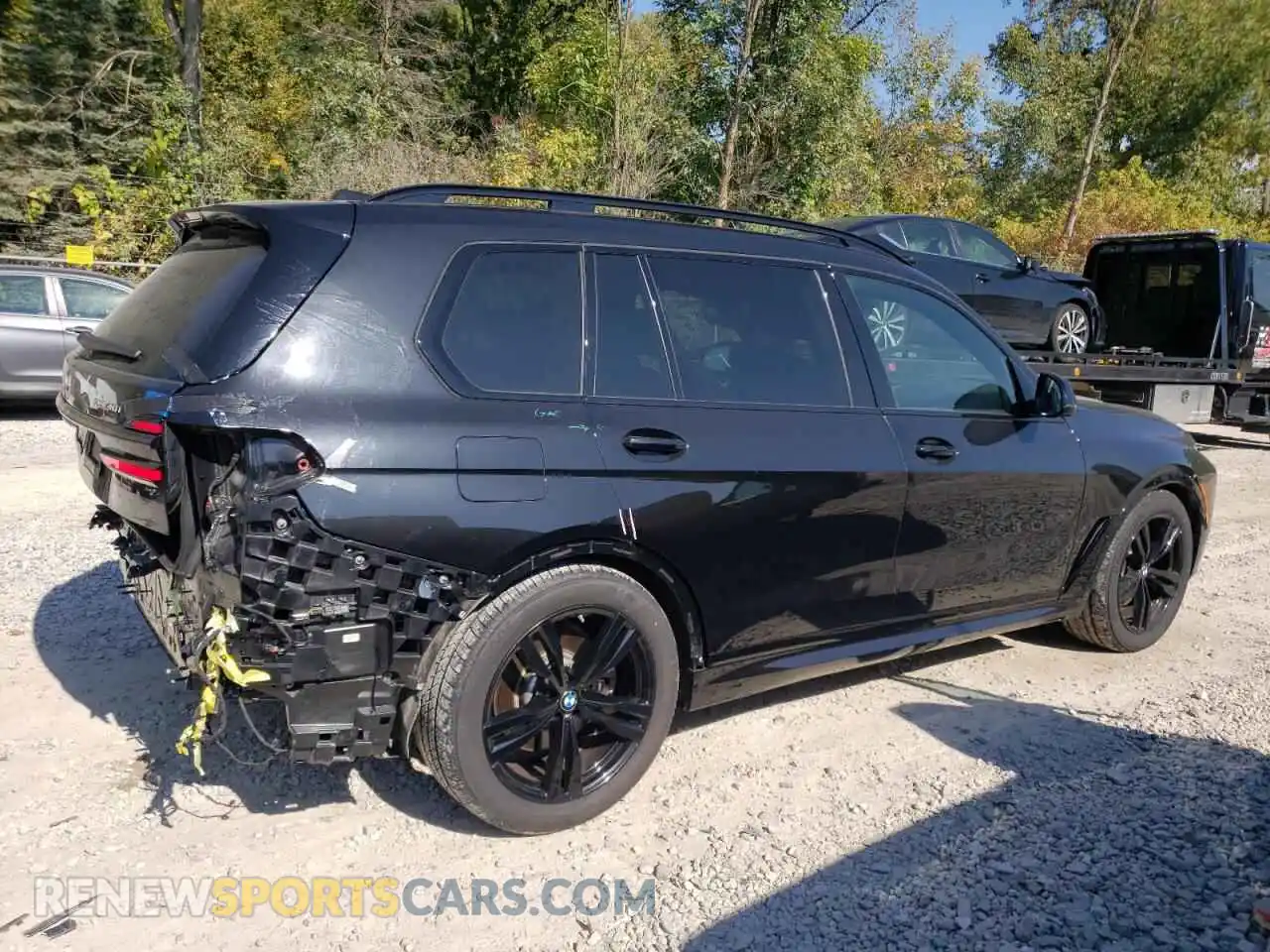 3 Фотография поврежденного автомобиля 5UX23EM04R9U23808 BMW X7 2024