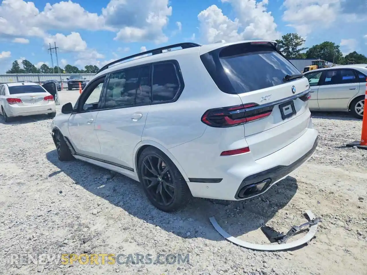 2 Фотография поврежденного автомобиля 5UX23EM04R9U25297 BMW X7 2024