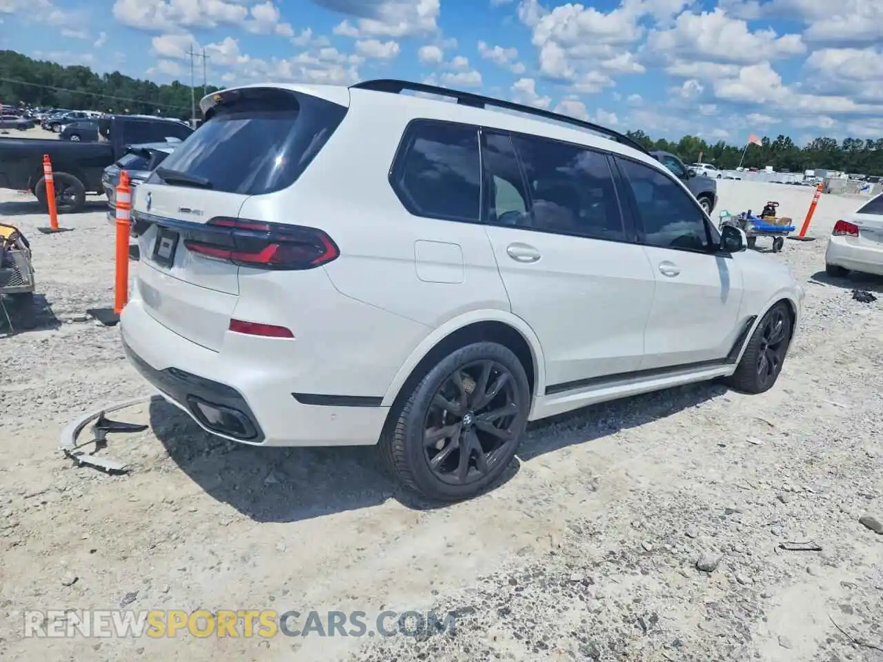 3 Фотография поврежденного автомобиля 5UX23EM04R9U25297 BMW X7 2024