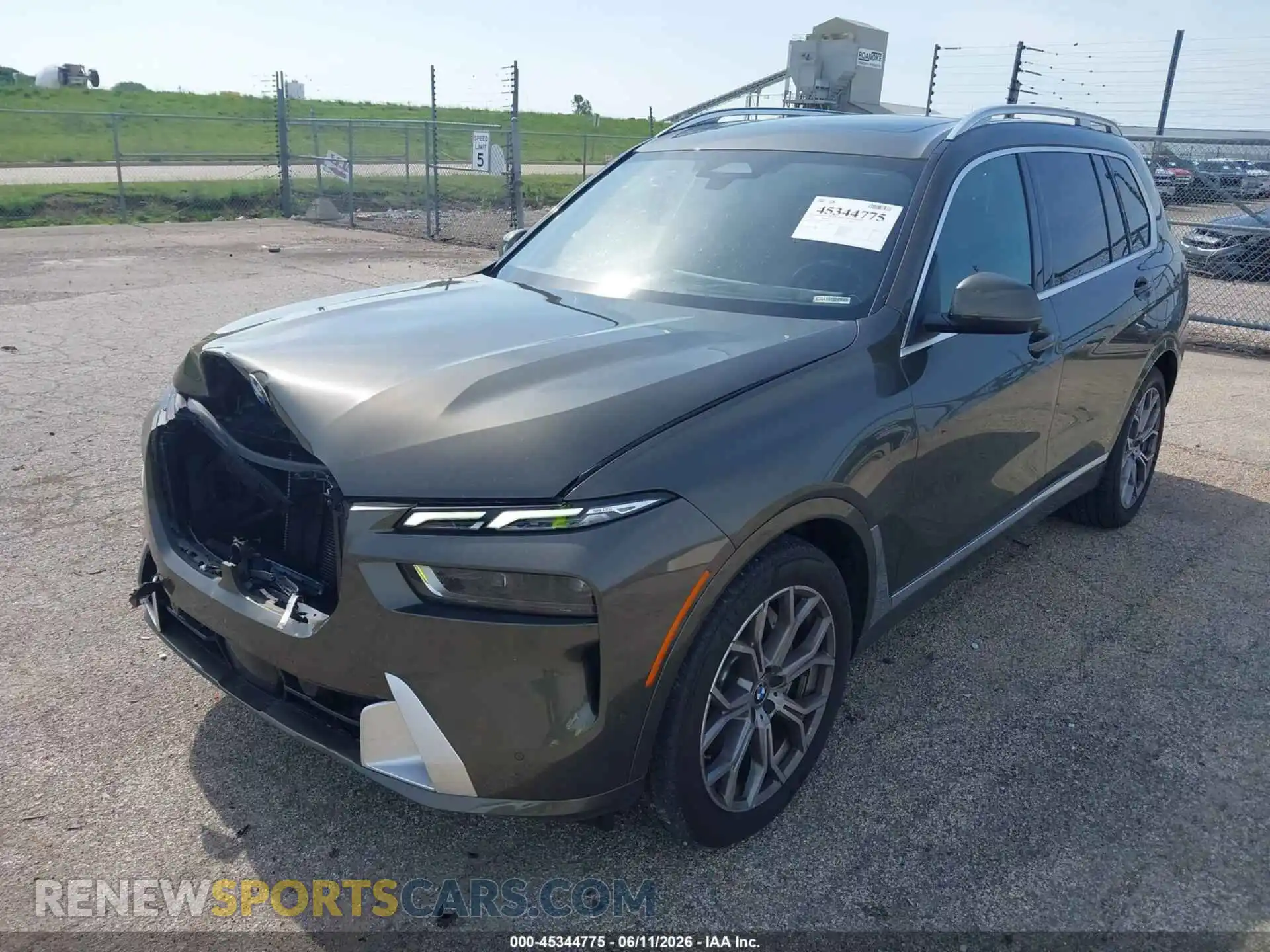 2 Фотография поврежденного автомобиля 5UX23EM04R9U34971 BMW X7 2024