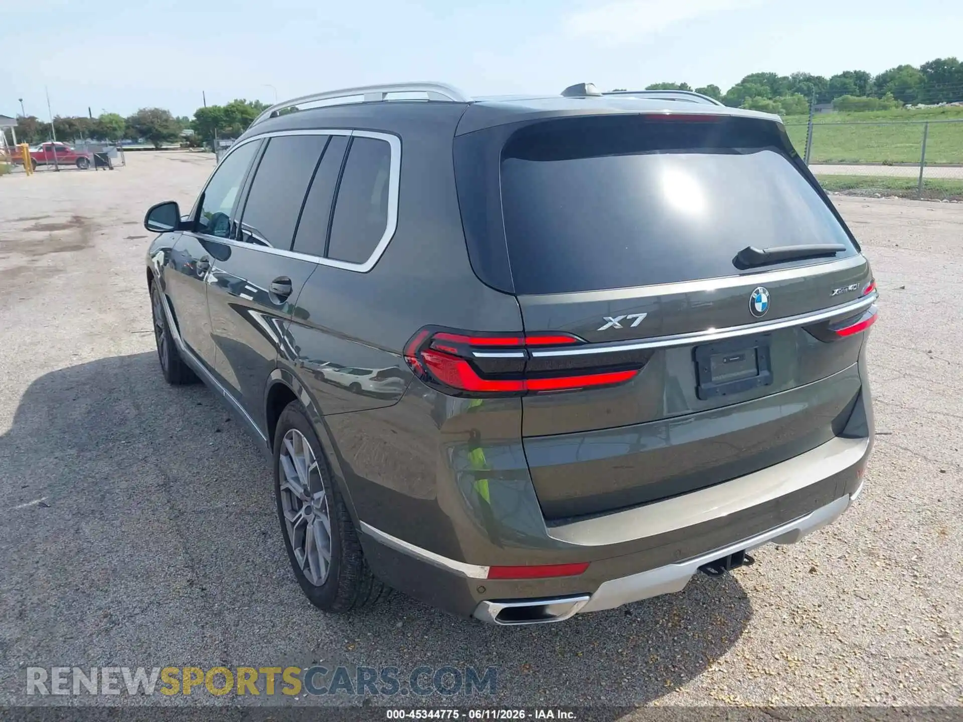 3 Фотография поврежденного автомобиля 5UX23EM04R9U34971 BMW X7 2024