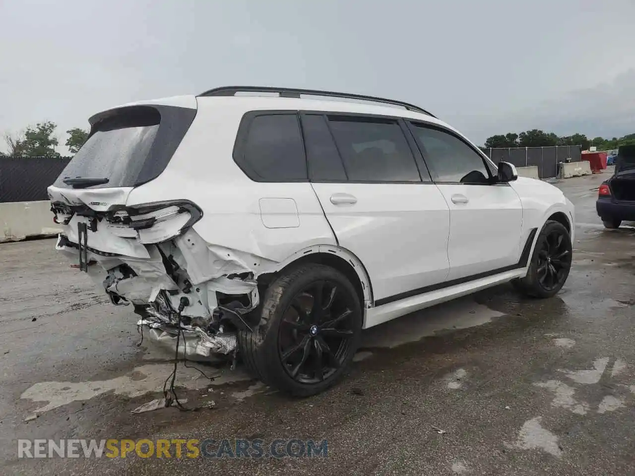 3 Photograph of a damaged car 5UX23EM04R9W11289 BMW X7 2024