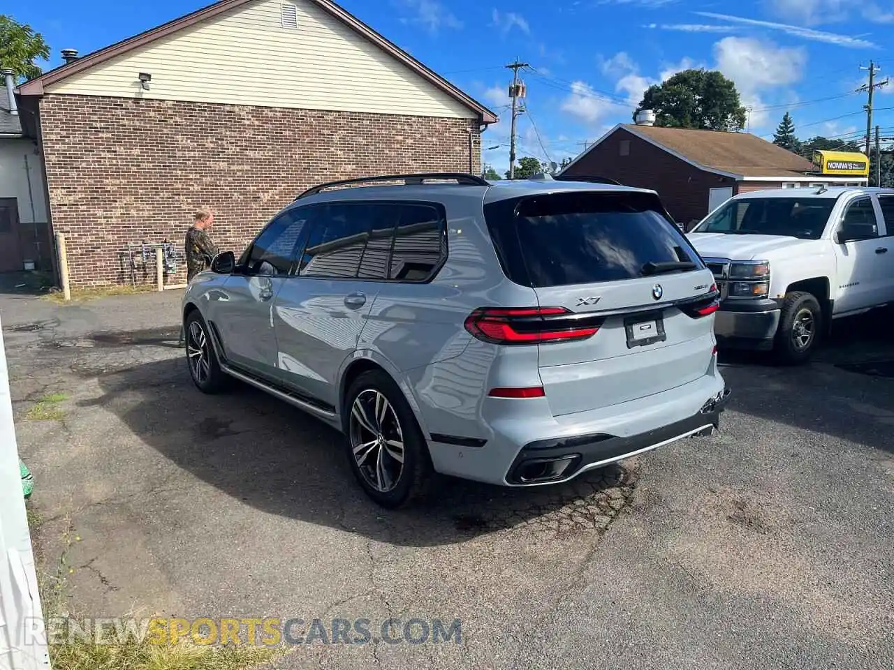 2 Фотография поврежденного автомобиля 5UX23EM05R9S83624 BMW X7 2024