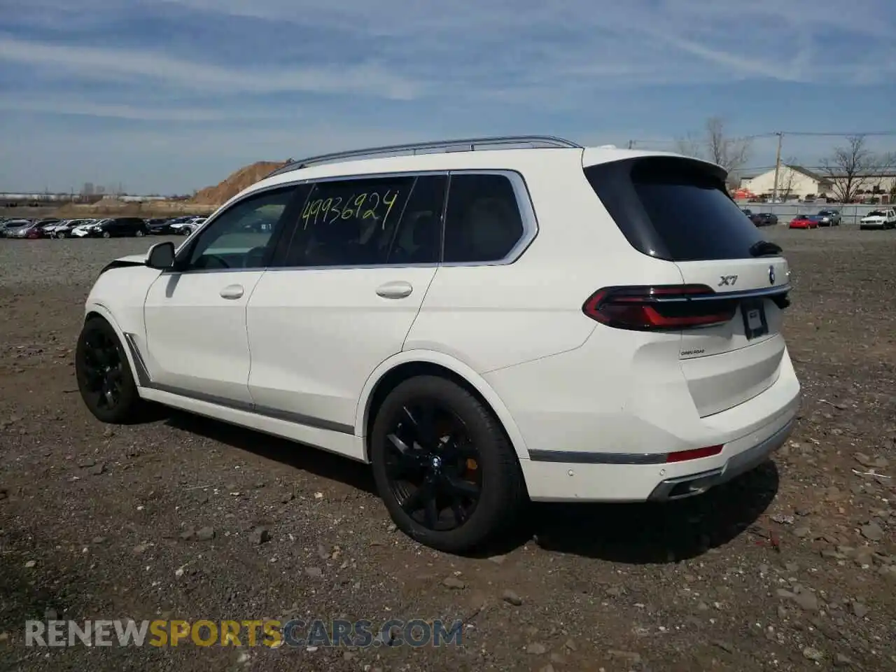 2 Фотография поврежденного автомобиля 5UX23EM05R9S88970 BMW X7 2024