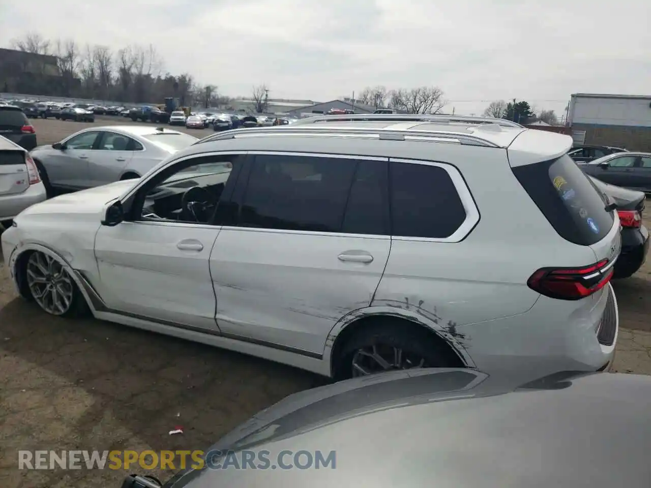 2 Photograph of a damaged car 5UX23EM05R9T00924 BMW X7 2024